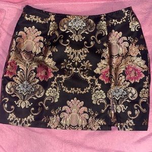 Elegant black skirt with small slit on left leg.